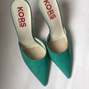 Michael Kors KORS patent leather pump | size US 8